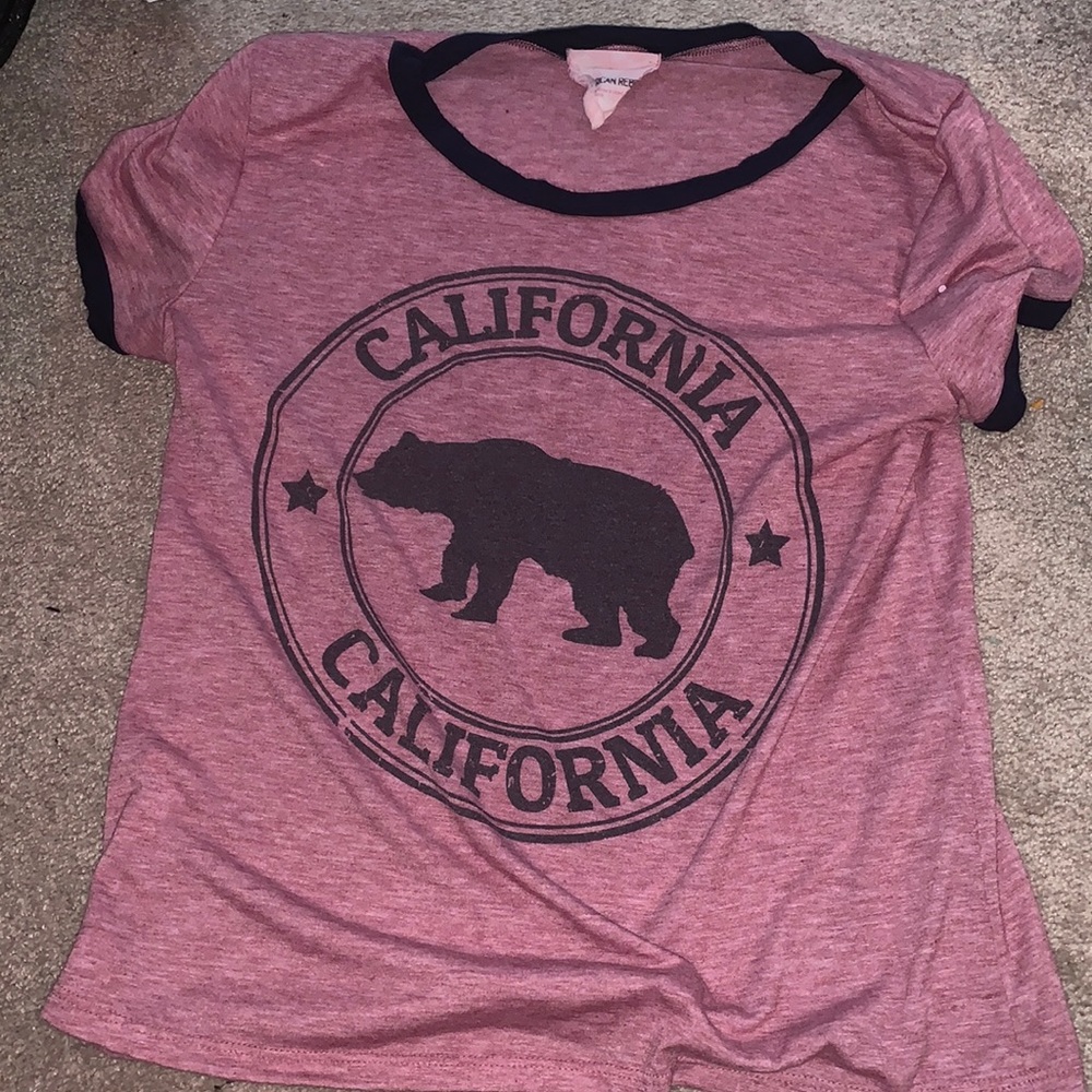JUST GOT VIDEOS TO WORK ON THIS APP ! Also this is a pink cropped tee !